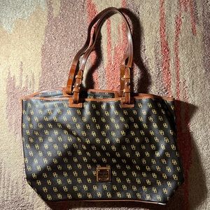 Dooney and bourke tote bag